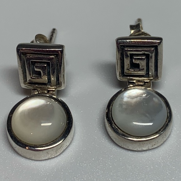 Silpada VERY RARE Petite Sterling Greek Key & Mother of Pearl Post Earrings - Picture 8 of 16